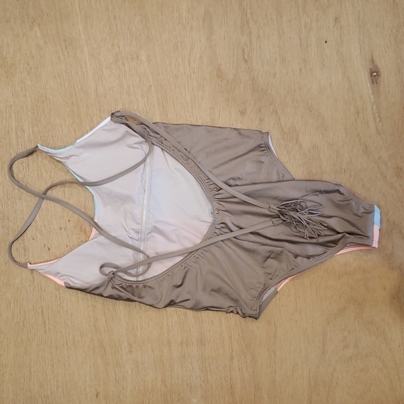 PILYQ Sandstone Farrah One Piece Swimsuit Nwt - Picture 5 of 10